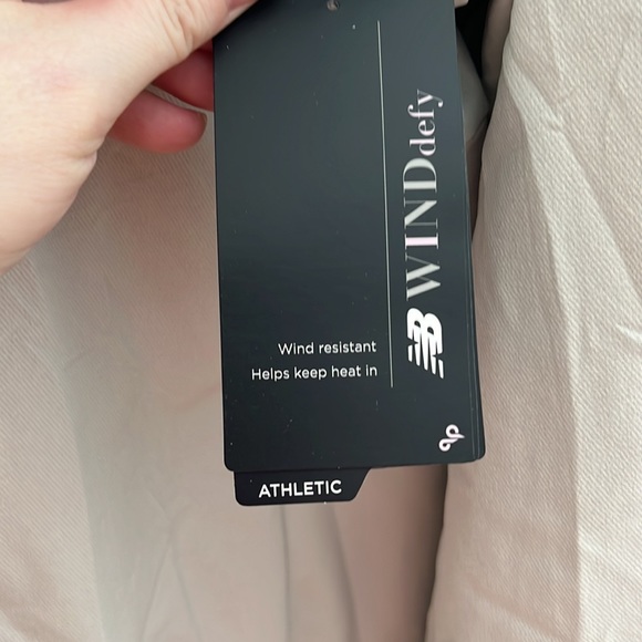 New Balance Run Crew Jacket - no tag - Picture 8 of 15